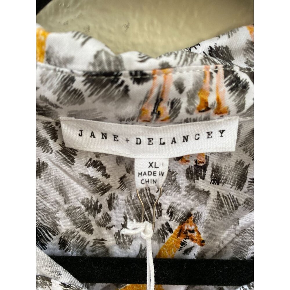 Jane + Delancey XL Giraffe Print Button-Up Blouse Lightweight Shirt Rayon NEW - Picture 4 of 8